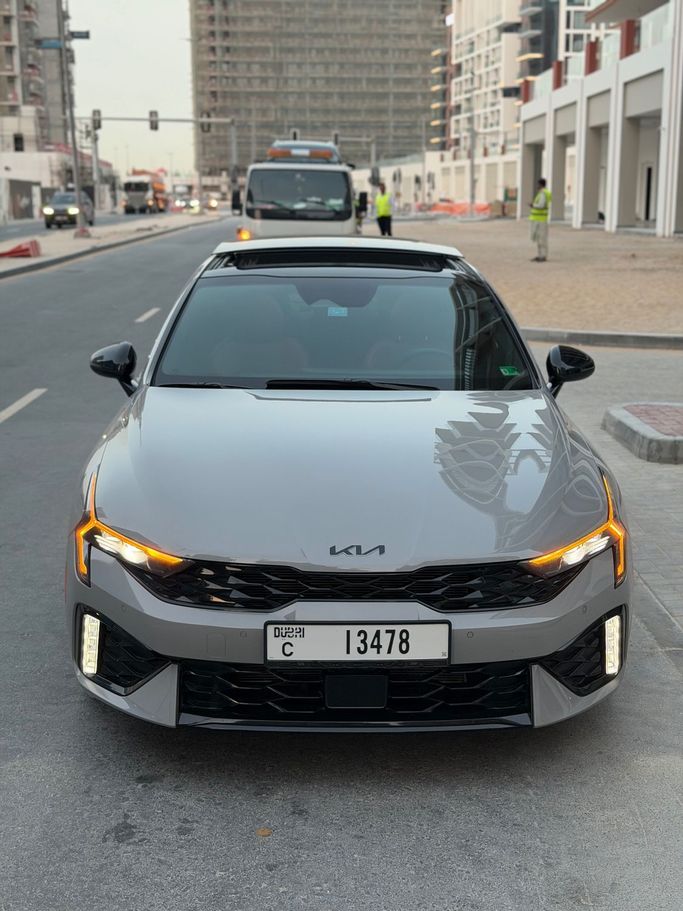 مستعملة Kia K5 ثالثاً فيس ليفت, 2.5 l, 2025 في في دبي، اللون رمادي. المواصفات الأمريكية | AUTO.AE | إعلان #250194