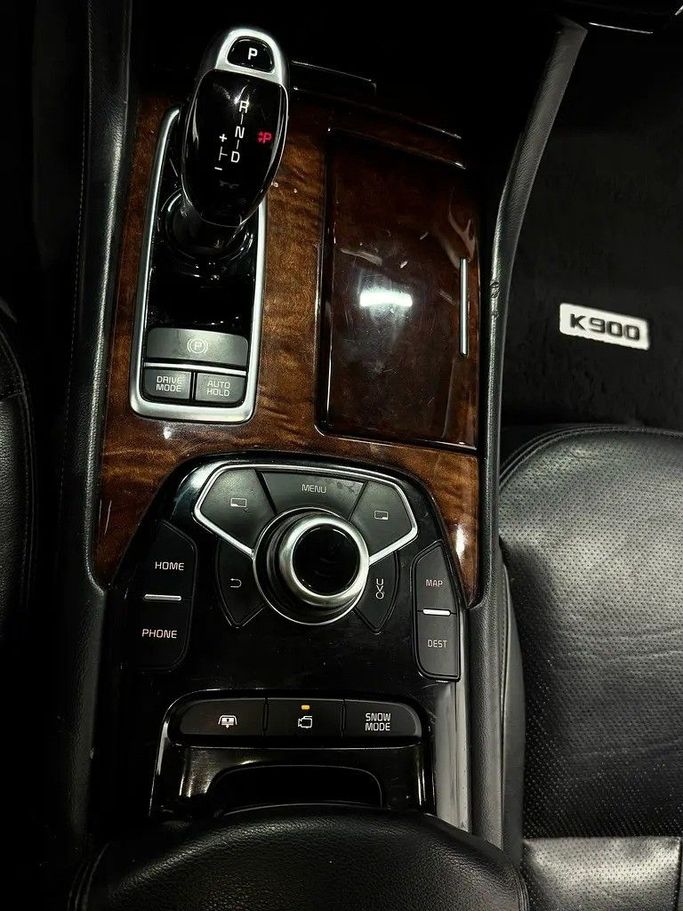 مستعملة Kia K900 I, 5.0 l, 2015 في في دبي من F1 Motors، اللون فضي. المواصفات الكورية | AUTO.AE