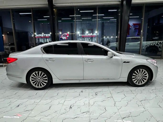 مستعملة Kia K900 I, 5.0 l, 2015 في في دبي من F1 Motors، اللون فضي. المواصفات الكورية | AUTO.AE