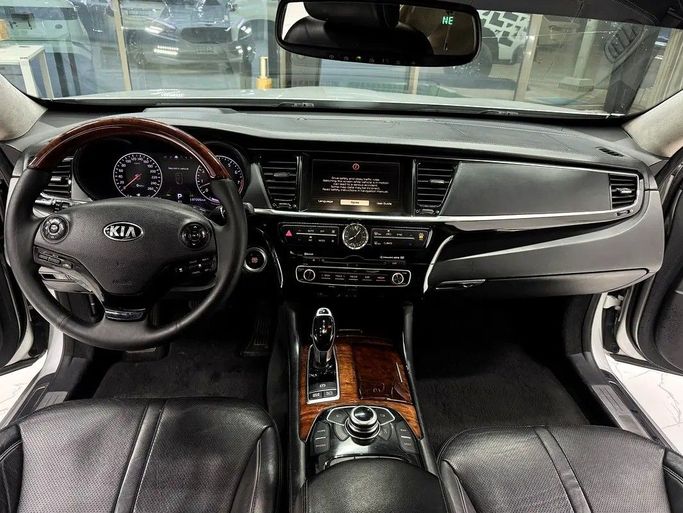مستعملة Kia K900 I, 5.0 l, 2015 في في دبي من F1 Motors، اللون فضي. المواصفات الكورية | AUTO.AE