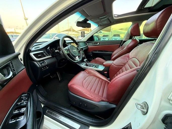 Подержанный Kia Optima IV, 2.0 л, 2017 в Дубае от Al Qemah Used Cars Белый цвет. GCC | AUTO.AE