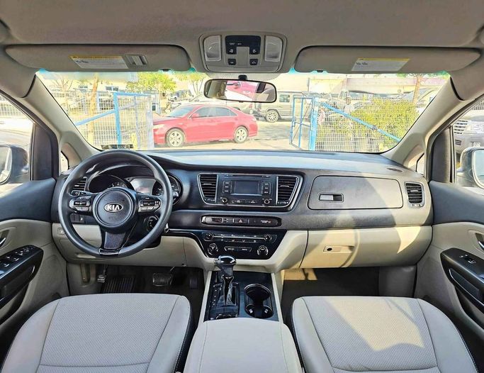 Новый Kia Sedona III, 3.3 л, 2017 в Дубае от SK Motors Серый цвет. Американская | AUTO.AE