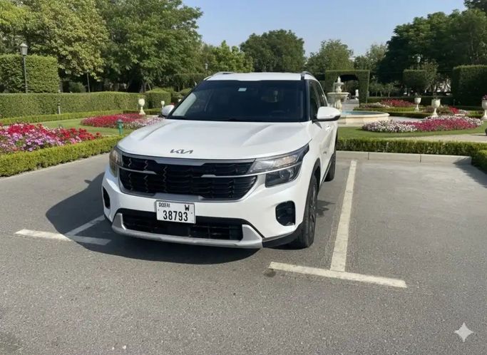 Kia Seltos أنا فيس ليفت, 2025  دفع رباعي 5 أبواب للتأجير في في دبي من GOLDEN GEARS RENT CAR LLC، اللون أبيض | AUTO.AE | إعلان #1725