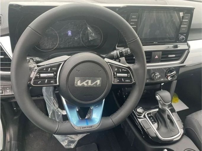 Новый Kia Seltos I Рестайлинг, 1.6 л, 2025 в Дубае от Mohamed Hakim Motors Белый цвет. GCC | AUTO.AE