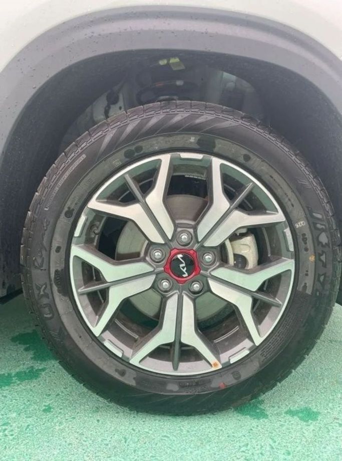 Новый Kia Seltos I Рестайлинг, 1.6 л, 2025 в Дубае от Mohamed Hakim Motors Белый цвет. GCC | AUTO.AE