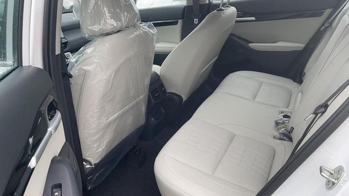 New Kia Seltos I, 1.6 l, 2025 in Dubai by Mohamed Hakim Motors, Yellow color. Chinese Specs | AUTO.AE