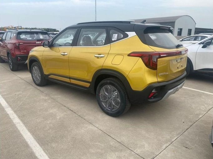 New Kia Seltos I, 1.6 l, 2025 in Dubai by Mohamed Hakim Motors, Yellow color. Chinese Specs | AUTO.AE