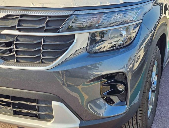 Новый Kia Seltos I Рестайлинг, 1.5 л, 2024 в Дубае от SK Motors Серый цвет. GCC | AUTO.AE