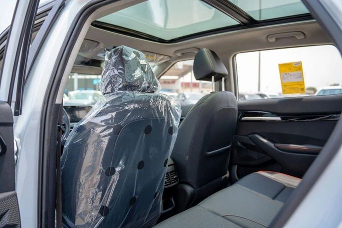 New Kia Seltos I Facelift, 1.6 l, 2025 in Dubai by World Center Motors FZE, White color. Chinese Specs | AUTO.AE