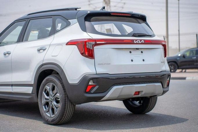 New Kia Seltos I Facelift, 1.6 l, 2025 in Dubai by World Center Motors FZE, White color. Chinese Specs | AUTO.AE