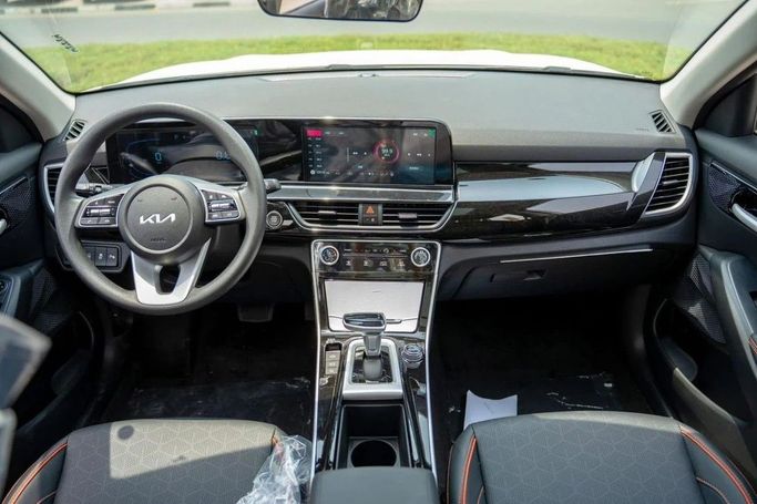 New Kia Seltos I Facelift, 1.6 l, 2025 in Dubai by World Center Motors FZE, White color. Chinese Specs | AUTO.AE