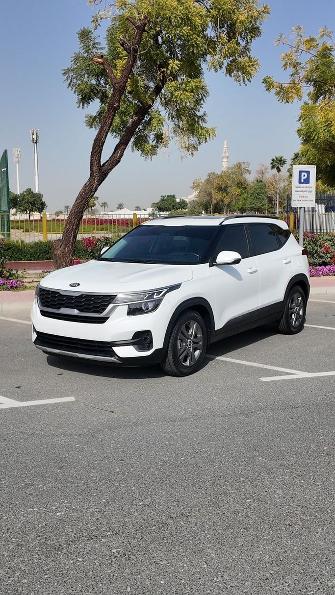 مستعملة Kia Seltos I, 1.6 l, 2020 في في دبي من Tamilan Specialized Vehicles Trading LLC، اللون أبيض.  | AUTO.AE