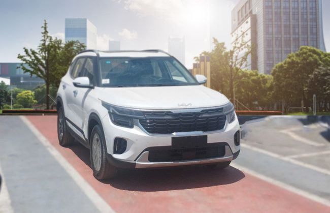 جديدة Kia Seltos أنا فيس ليفت, 1.5 l, 2025 في في دبي من AL SHERAA AL MALAKI، اللون أبيض. المواصفات الصينية | AUTO.AE