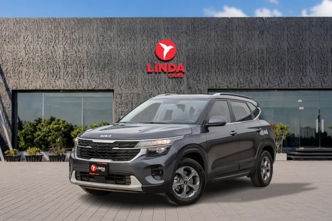 مستعملة ⁦Kia Seltos أنا فيس ليفت، 1.6 l، 2024⁩ في في الإمارات, دبي من Linda Cars، اللون رمادي. مواصفات الخليج | AUTO.AE | إعلان #289583