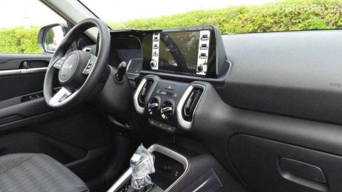 New Kia Sonet I Facelift, 1.5 l, 2024 in Dubai by Mohamed Hakim Motors, White color. Other | AUTO.AE