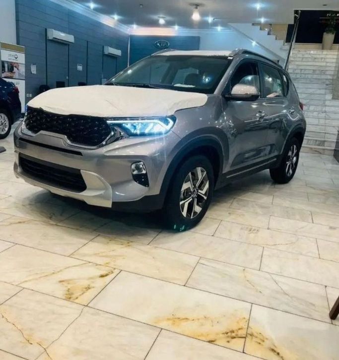 New Kia Sonet I Facelift, 1.5 l, 2024 in Dubai by Mohamed Hakim Motors, Silver color. GCC Specs | AUTO.AE