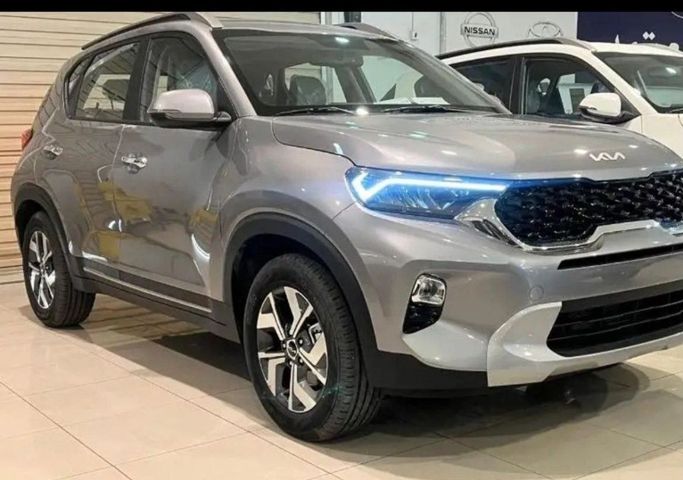 New Kia Sonet I Facelift, 1.5 l, 2024 in Dubai by Mohamed Hakim Motors, Silver color. GCC Specs | AUTO.AE