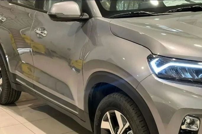 New Kia Sonet I Facelift, 1.5 l, 2024 in Dubai by Mohamed Hakim Motors, Silver color. GCC Specs | AUTO.AE
