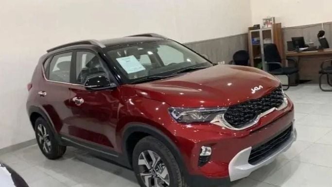 New Kia Sonet I, 1.5 l, 2024 in Dubai by Mohamed Hakim Motors, Red color. GCC Specs | AUTO.AE