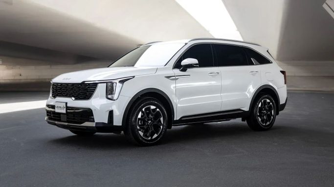 Kia Sorento IV, 2023 внедорожник 5 дв.  класса в Дубае от LeveL Up Car Rental  белый цвет | AUTO.AE | Объявление #1837