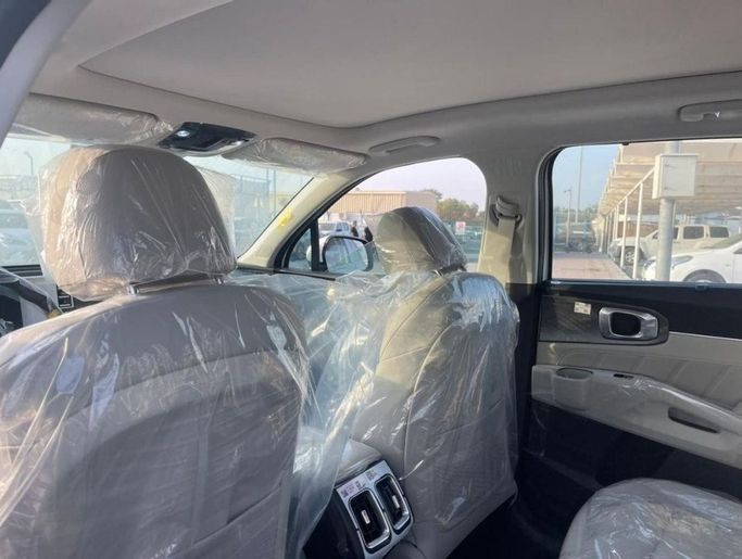 New Kia Sorento IV, 2.5 l, 2023 in Dubai by Mohamed Hakim Motors, White color. GCC Specs | AUTO.AE