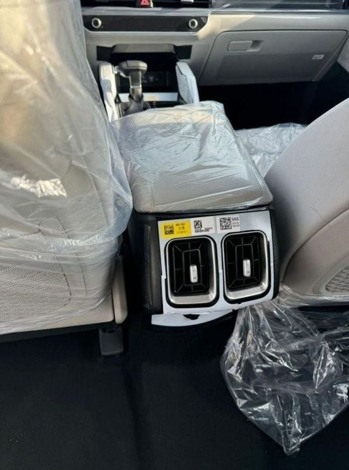 Новый Kia Sorento IV Рестайлинг, 2.5 л, 2024 в Дубае от Mohamed Hakim Motors Белый цвет. Other | AUTO.AE