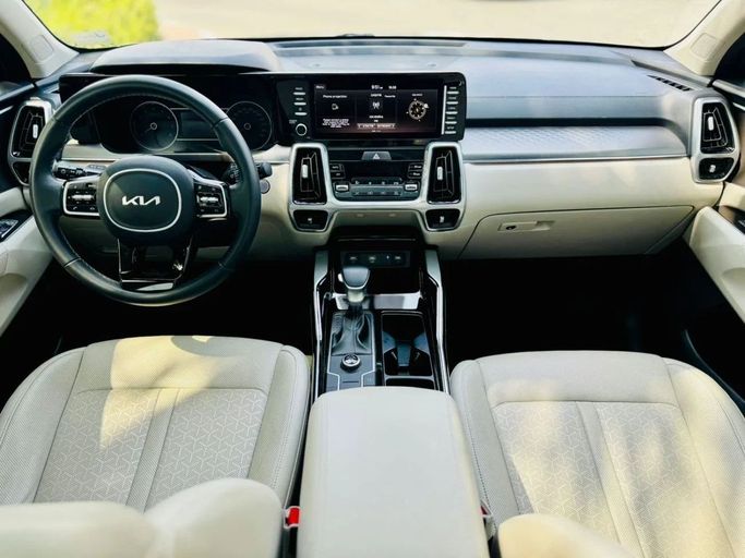 Подержанный Kia Sorento IV, 2.5 л, 2022 в Дубае от Ideal Cars LLC Серебристый цвет. GCC | AUTO.AE