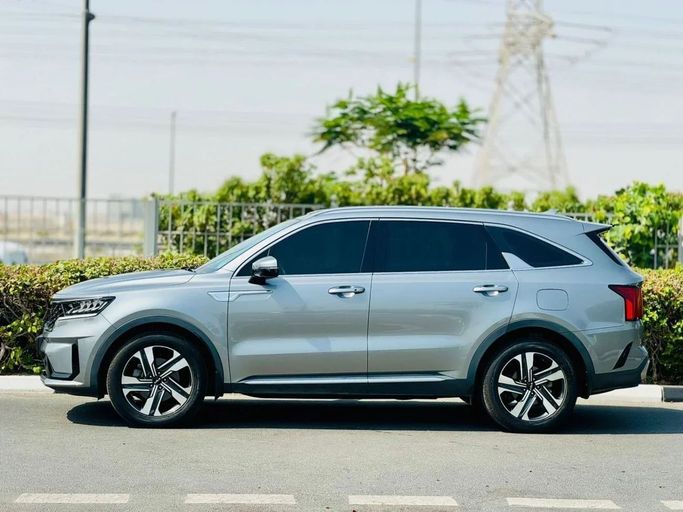 Подержанный Kia Sorento IV, 2.5 л, 2022 в Дубае от Ideal Cars LLC Серебристый цвет. GCC | AUTO.AE