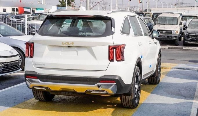 Новый Kia Sorento IV Рестайлинг, 3.5 л, 2025 в Дубае от Najem Motors Белый цвет. GCC | AUTO.AE