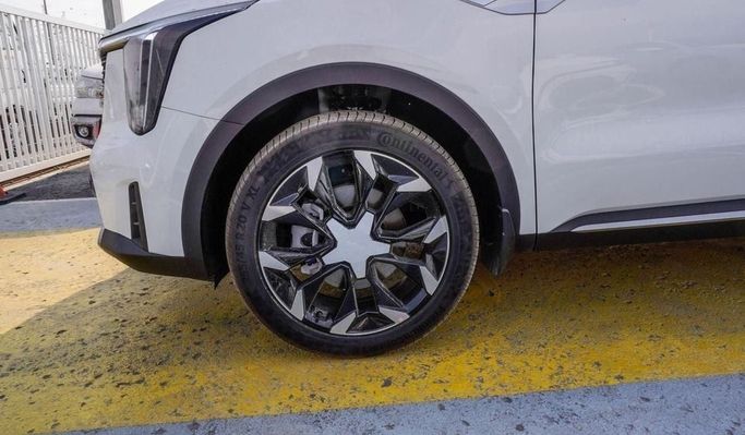 Новый Kia Sorento IV Рестайлинг, 3.5 л, 2025 в Дубае от Najem Motors Белый цвет. GCC | AUTO.AE