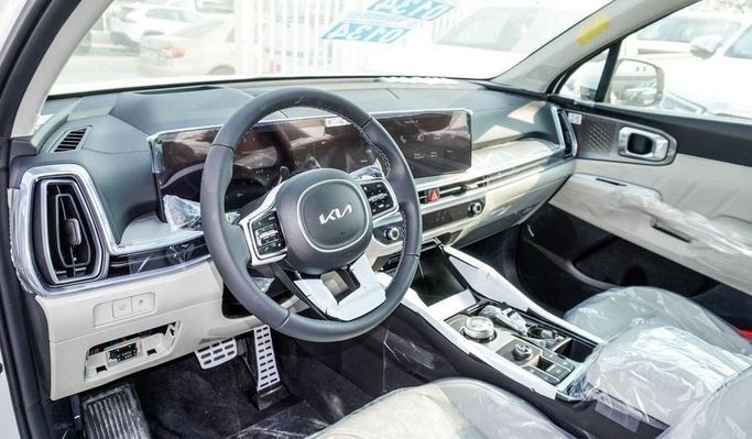 Новый Kia Sorento IV Рестайлинг, 3.5 л, 2025 в Дубае от Najem Motors Белый цвет. GCC | AUTO.AE