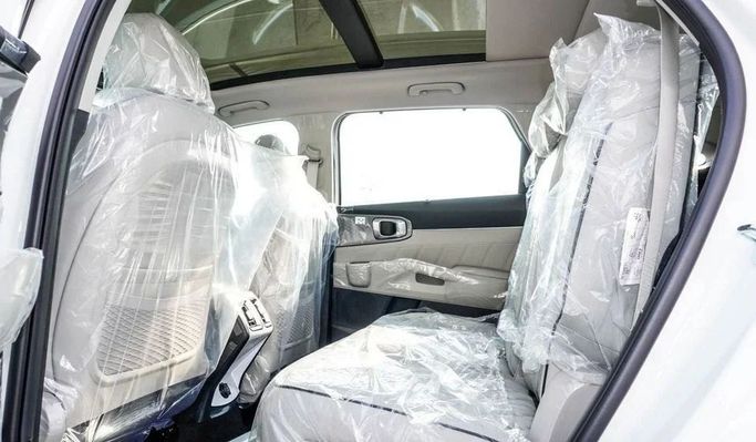 Новый Kia Sorento IV Рестайлинг, 3.5 л, 2025 в Дубае от Najem Motors Белый цвет. GCC | AUTO.AE