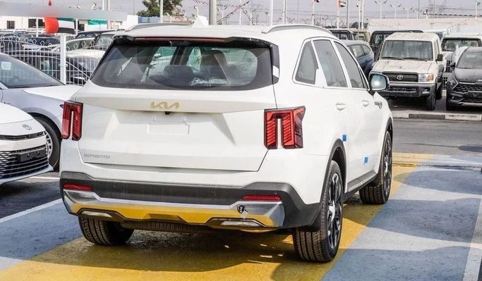 Новый Kia Sorento IV Рестайлинг, 3.5 л, 2025 в Дубае от Najem Motors Белый цвет. GCC | AUTO.AE