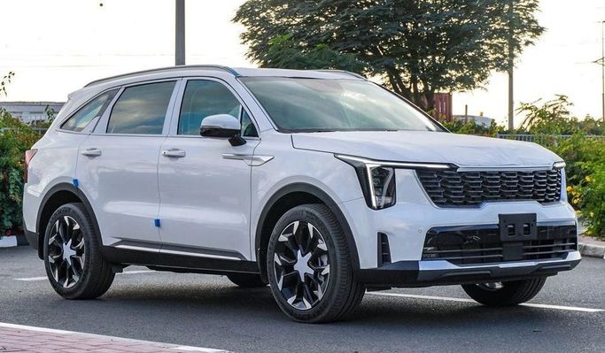 Новый Kia Sorento IV Рестайлинг, 3.5 л, 2025 в Дубае от Najem Motors Белый цвет. GCC | AUTO.AE