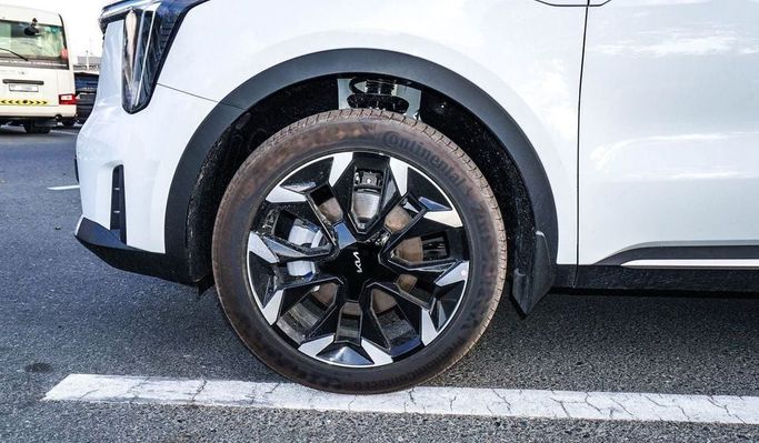 Новый Kia Sorento IV Рестайлинг, 3.5 л, 2025 в Дубае от Najem Motors Белый цвет. GCC | AUTO.AE