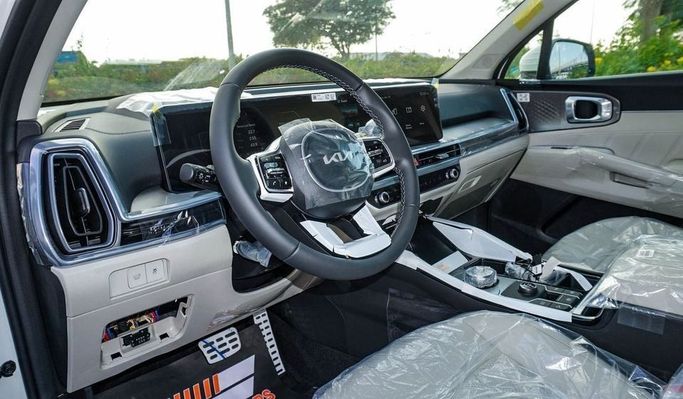 Новый Kia Sorento IV Рестайлинг, 3.5 л, 2025 в Дубае от Najem Motors Белый цвет. GCC | AUTO.AE