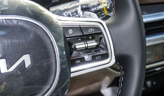 Новый Kia Sorento IV Рестайлинг, 3.5 л, 2025 в Дубае от Najem Motors Белый цвет. GCC | AUTO.AE