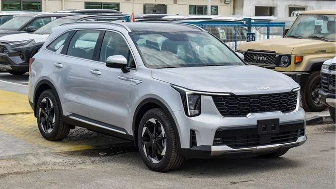Новый Kia Sorento IV Рестайлинг, 1.6 л, 2024 в Дубае от Najem Motors Серебристый цвет. GCC | AUTO.AE