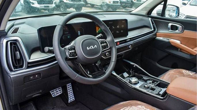 Новый Kia Sorento IV Рестайлинг, 1.6 л, 2024 в Дубае от Najem Motors Серебристый цвет. GCC | AUTO.AE