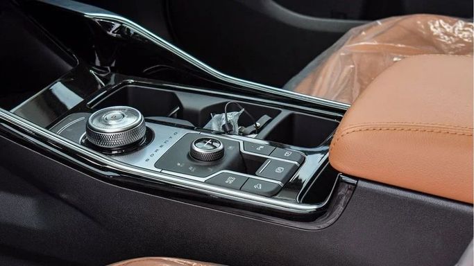 Новый Kia Sorento IV Рестайлинг, 1.6 л, 2024 в Дубае от Najem Motors Серебристый цвет. GCC | AUTO.AE