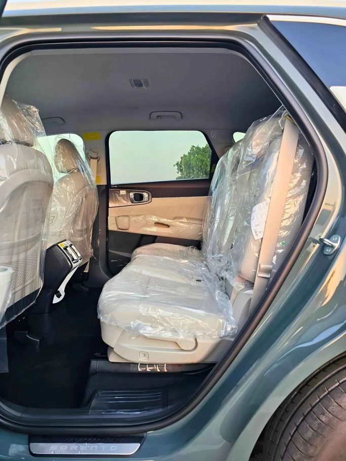 New Kia Sorento IV Facelift, 2.5 l, 2025 in Dubai by SK Motors, Grey color. GCC Specs | AUTO.AE