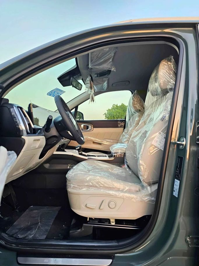 New Kia Sorento IV Facelift, 2.5 l, 2025 in Dubai by SK Motors, Grey color. GCC Specs | AUTO.AE