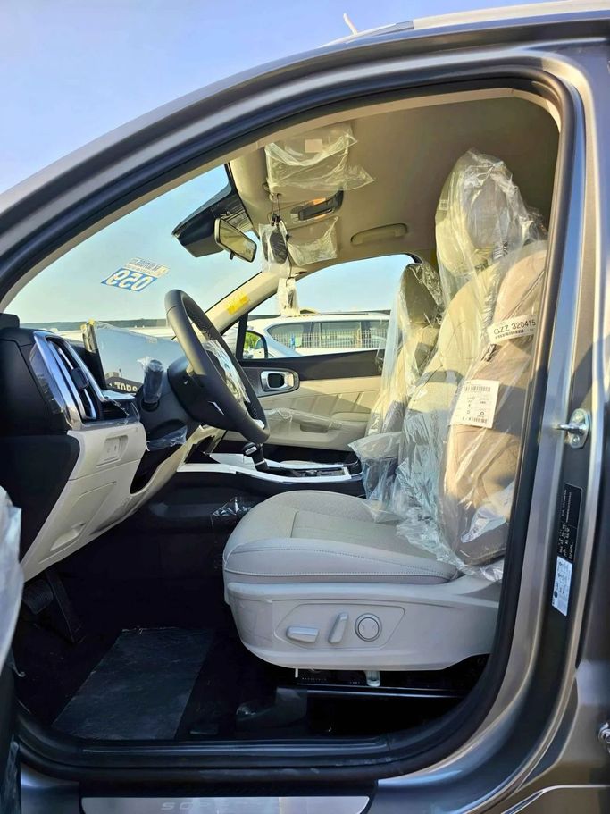 New Kia Sorento IV Facelift, 2.5 l, 2025 in Dubai by SK Motors, Grey color. GCC Specs | AUTO.AE