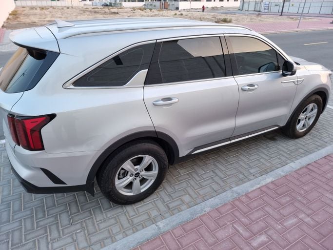 مستعملة Kia Sorento رابعاً, 2.5 l, 2021 في في دبي، اللون فضي. مواصفات الخليج | AUTO.AE
