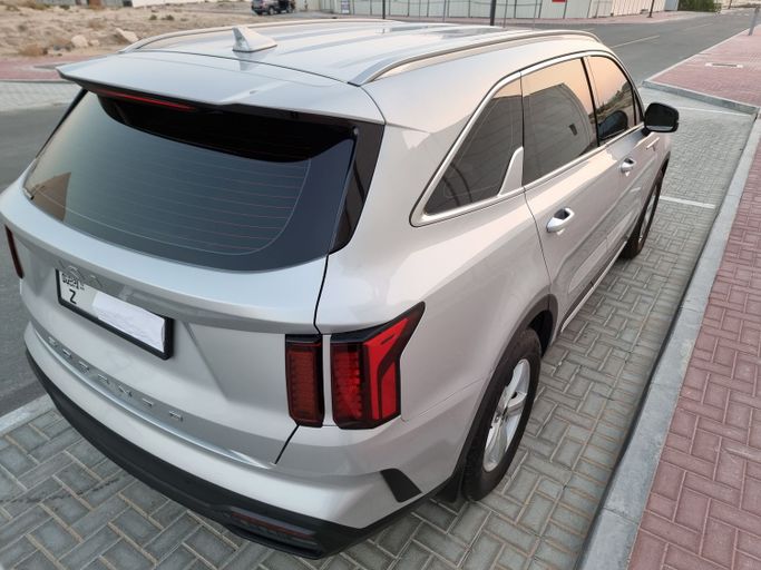 مستعملة Kia Sorento رابعاً, 2.5 l, 2021 في في دبي، اللون فضي. مواصفات الخليج | AUTO.AE