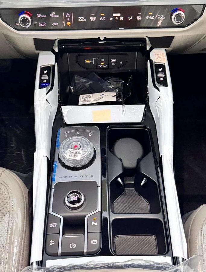 New Kia Sorento IV Facelift, 1.6 l, 2025 in Dubai by Passion Motors, Green color. GCC Specs | AUTO.AE