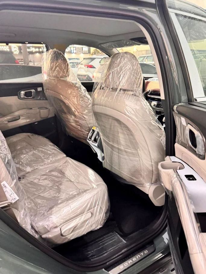 New Kia Sorento IV Facelift, 1.6 l, 2025 in Dubai by Passion Motors, Green color. GCC Specs | AUTO.AE
