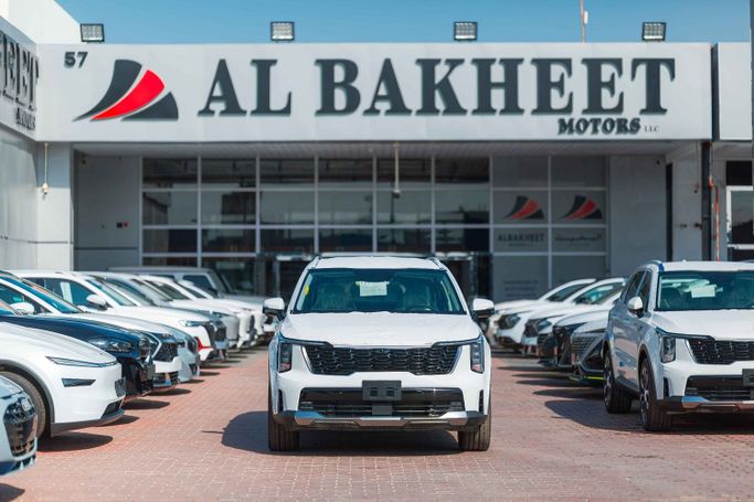 جديدة Kia Sorento شد الوجه IV, 2.5 l, 2025 في في دبي من Albakheet Motors، اللون أبيض. مواصفات الخليج | AUTO.AE