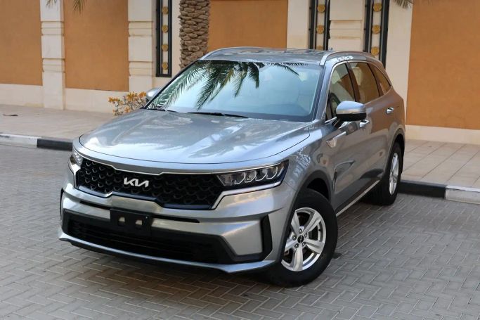 Used Kia Sorento IV, 2.5 l, 2023 in Dubai by AL MARWA CARS, Silver color. GCC Specs | AUTO.AE | Listing #266009