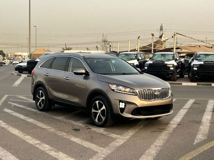 Used Kia Sorento III Prime, 3.3 l, 2016 in Dubai by SIKANDAR MOTORS, Grey color. GCC Specs | AUTO.AE | Listing #270161